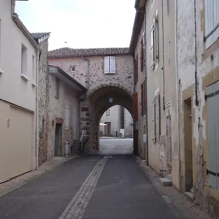 The Old Fortification Gasthof Availles-Limouzine